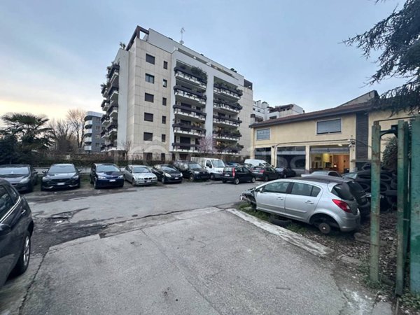 capannone in vendita a San Donato Milanese
