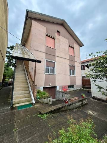 appartamento in vendita a San Donato Milanese in zona Poasco