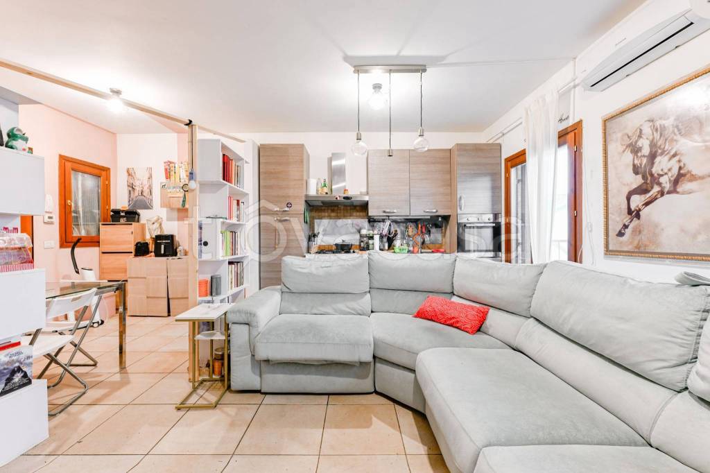 casa indipendente in vendita a San Donato Milanese in zona Poasco
