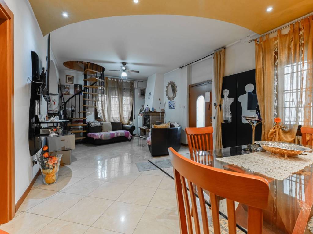 casa indipendente in vendita a San Donato Milanese