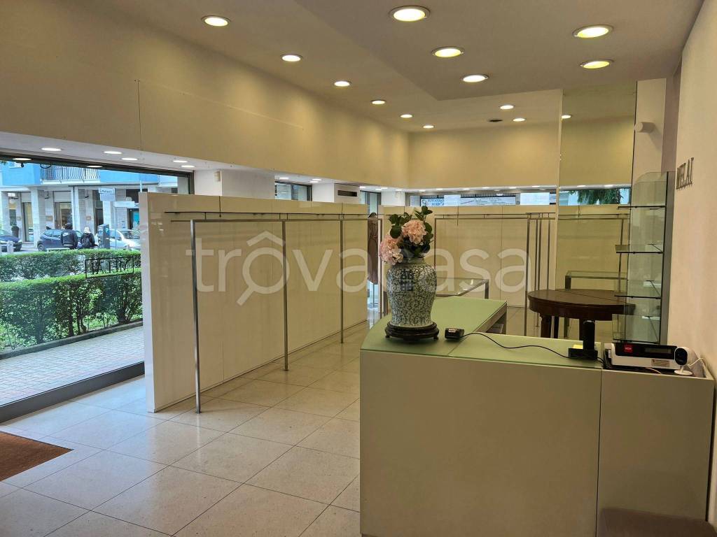 negozio in vendita a San Donato Milanese