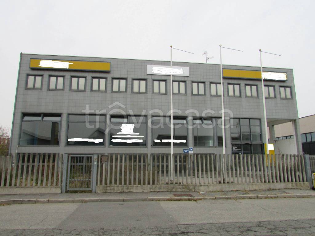 locale commerciale in vendita a San Donato Milanese