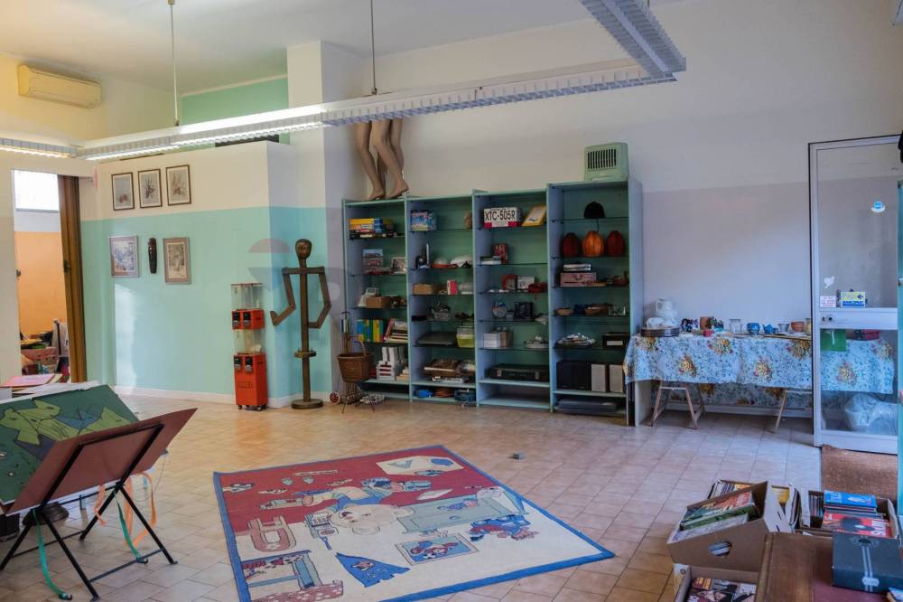 locale commerciale in vendita a San Donato Milanese