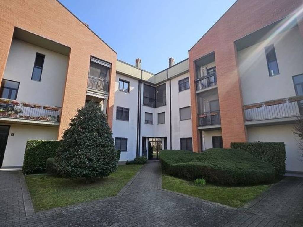 appartamento in vendita a San Donato Milanese in zona Poasco