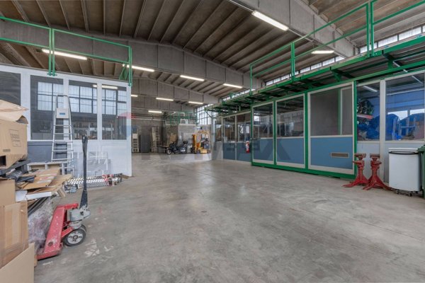 locale di sgombero in vendita a San Donato Milanese