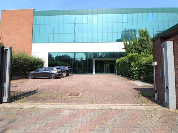 locale commerciale in vendita a San Donato Milanese