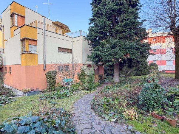casa indipendente in vendita a San Donato Milanese