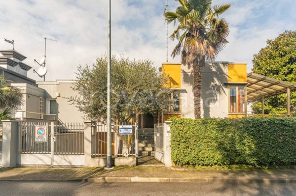 casa indipendente in vendita a San Donato Milanese