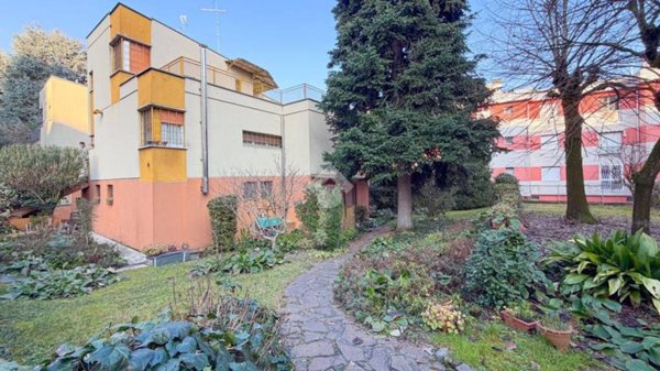 casa indipendente in vendita a San Donato Milanese