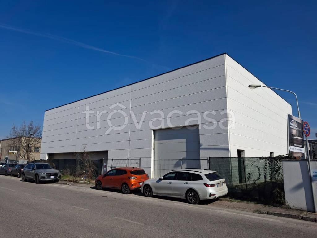 locale commerciale in vendita a San Donato Milanese