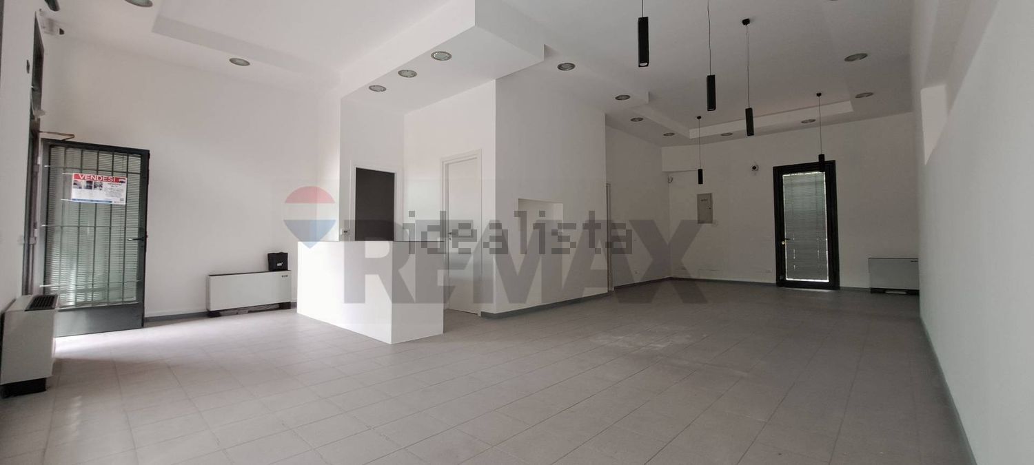 locale commerciale in vendita a San Donato Milanese