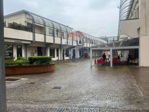 negozio in vendita a San Donato Milanese