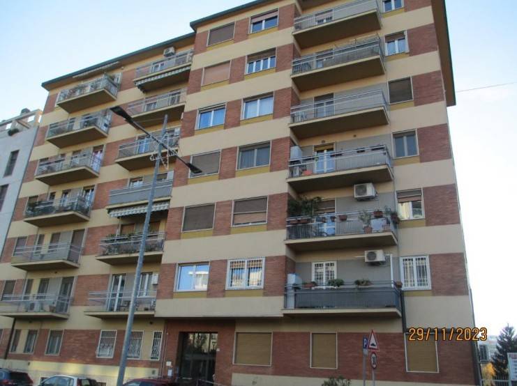 locale commerciale in vendita a San Donato Milanese