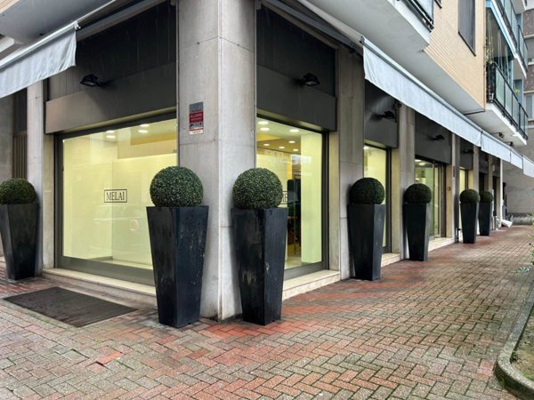negozio in vendita a San Donato Milanese in zona Sorigherio