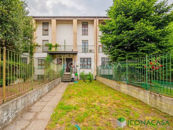 casa indipendente in vendita a San Donato Milanese in zona Sorigherio