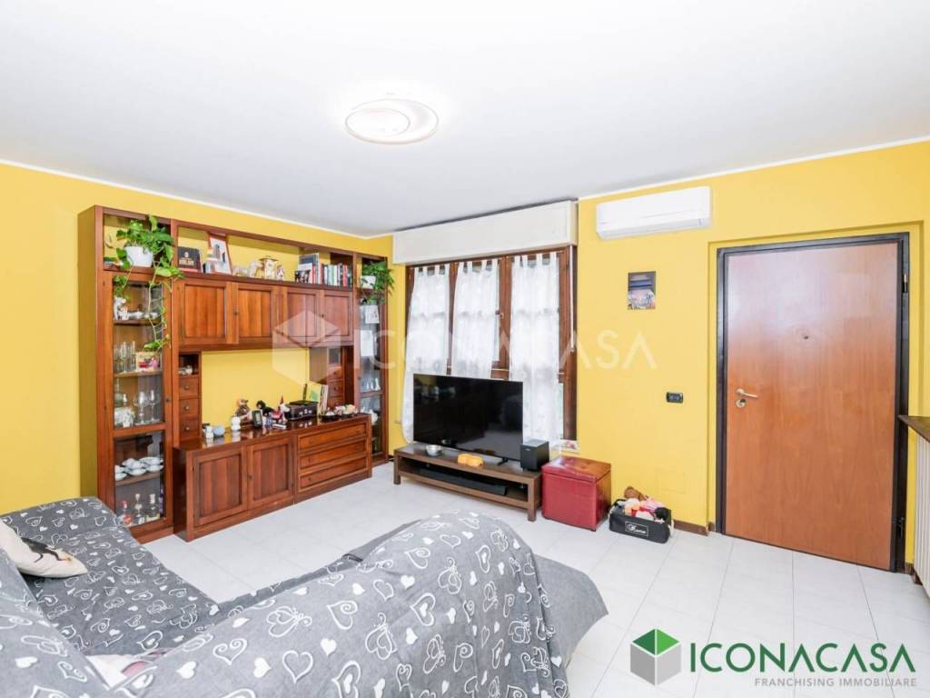 casa indipendente in vendita a San Donato Milanese in zona Poasco