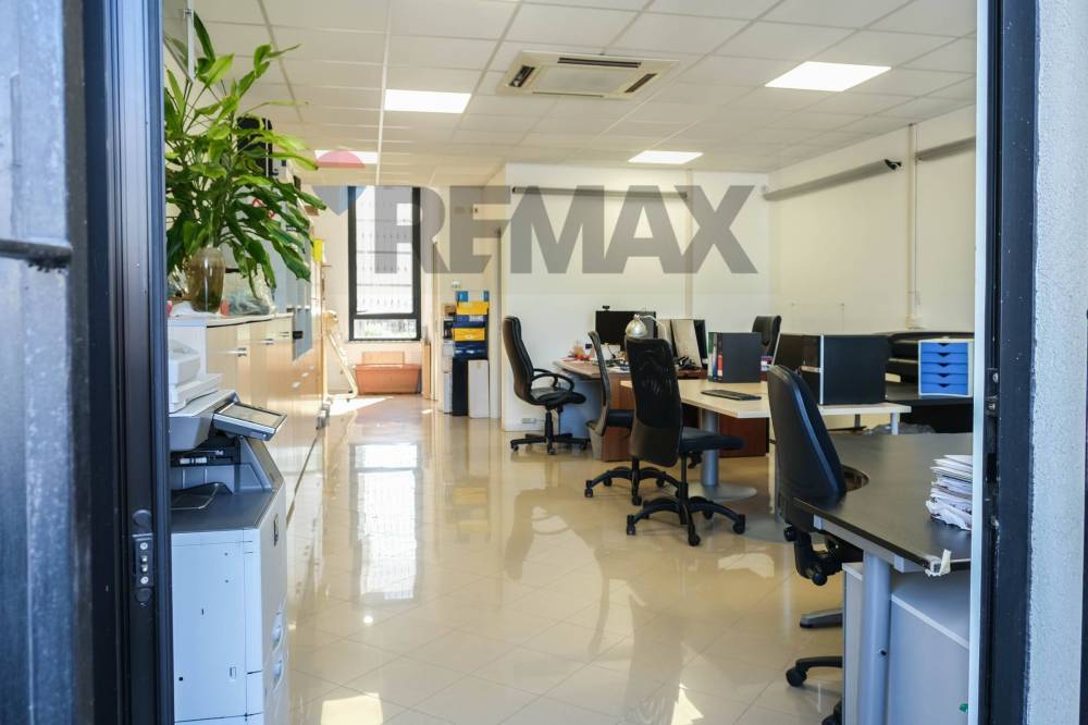 locale commerciale in vendita a San Donato Milanese