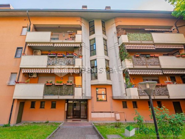 appartamento in vendita a San Donato Milanese in zona Poasco