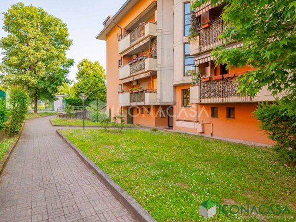appartamento in vendita a San Donato Milanese in zona Poasco
