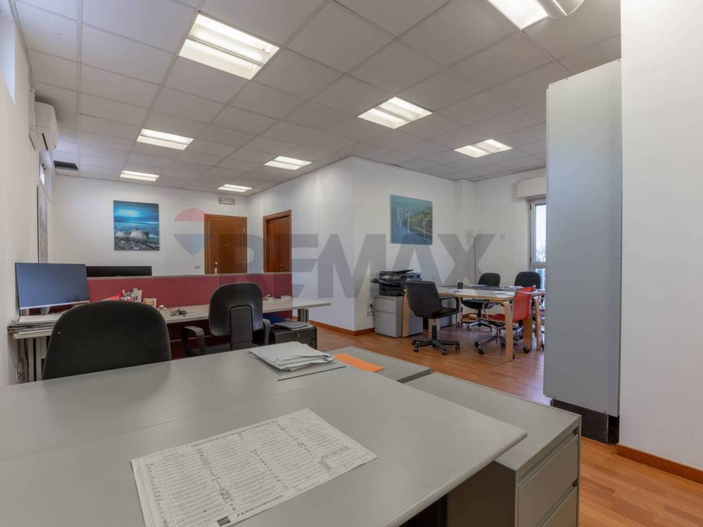 ufficio in vendita a San Donato Milanese in zona Poasco