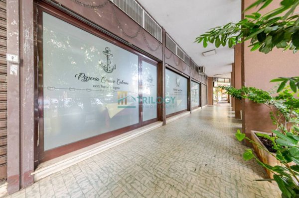 locale commerciale in vendita a San Donato Milanese