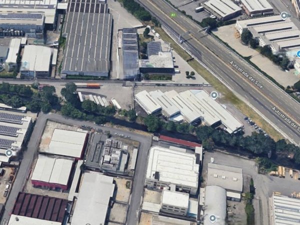 locale commerciale in vendita a San Donato Milanese in zona Poasco