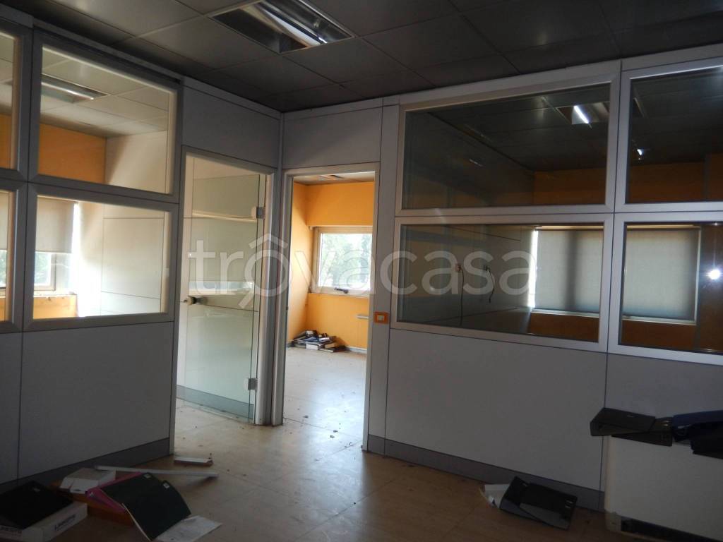 locale commerciale in vendita a San Donato Milanese
