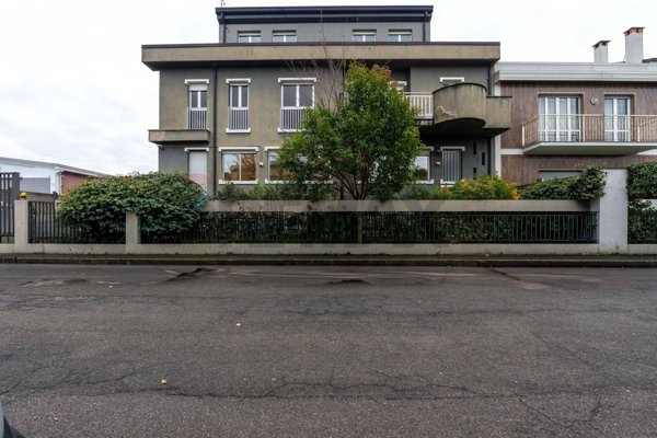 appartamento in vendita a San Donato Milanese in zona Poasco