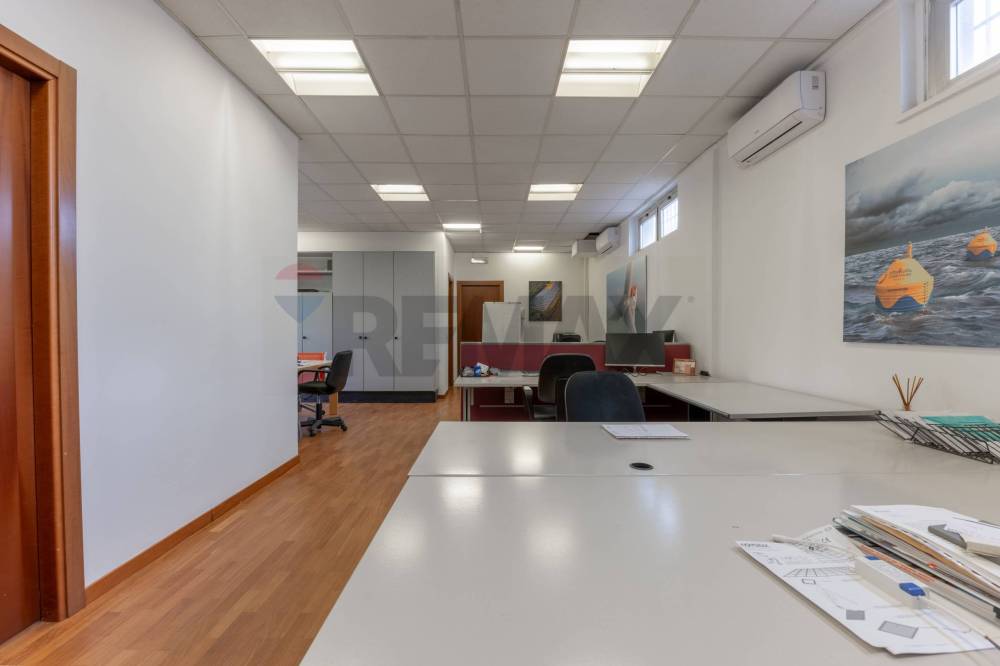ufficio in vendita a San Donato Milanese in zona Poasco