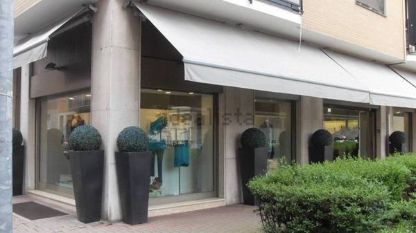 locale commerciale in vendita a San Donato Milanese