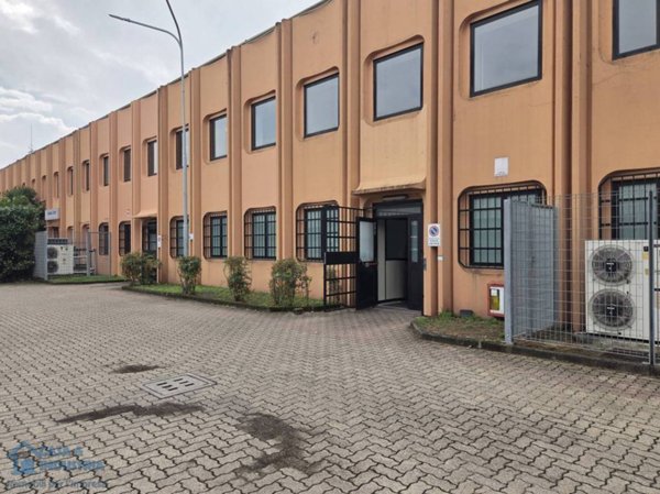 locale commerciale in vendita a San Donato Milanese