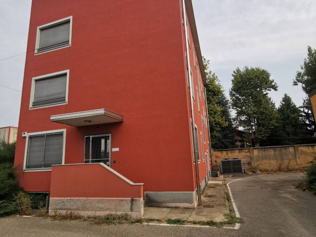 intera palazzina in vendita a San Giorgio su Legnano