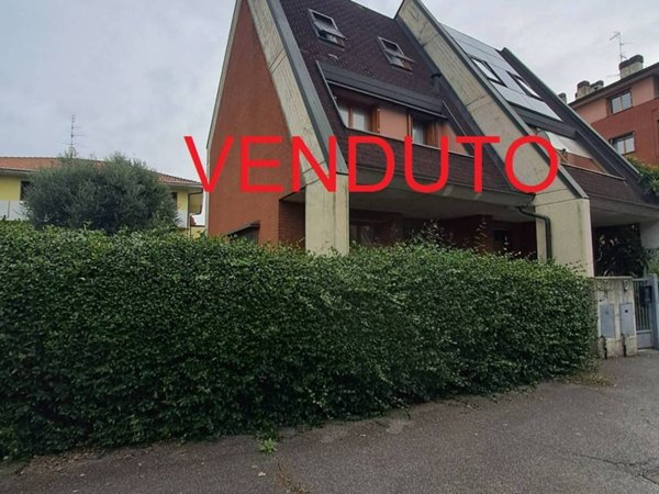 casa indipendente in vendita a San Giorgio su Legnano