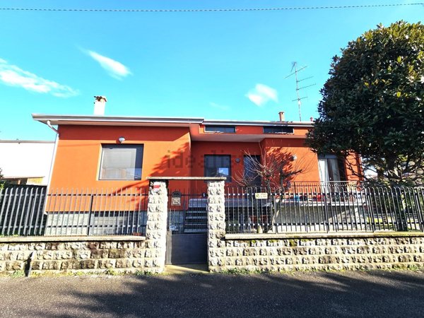 casa indipendente in vendita a San Giorgio su Legnano