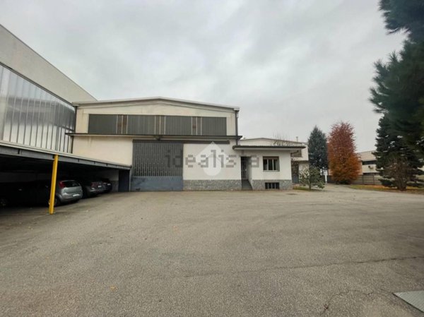locale commerciale in vendita a San Giorgio su Legnano