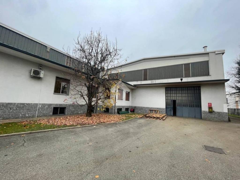 locale commerciale in vendita a San Giorgio su Legnano