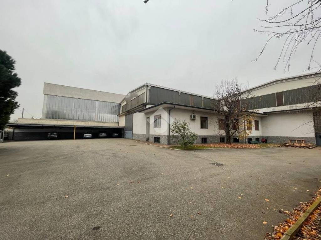 locale commerciale in vendita a San Giorgio su Legnano