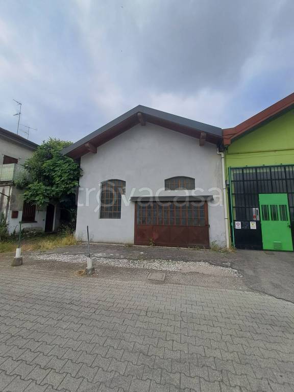 locale commerciale in vendita a San Giorgio su Legnano