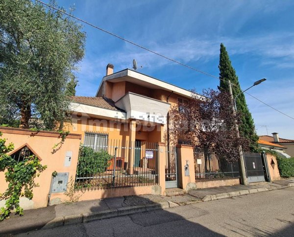 esavano in vendita a San Giorgio su Legnano