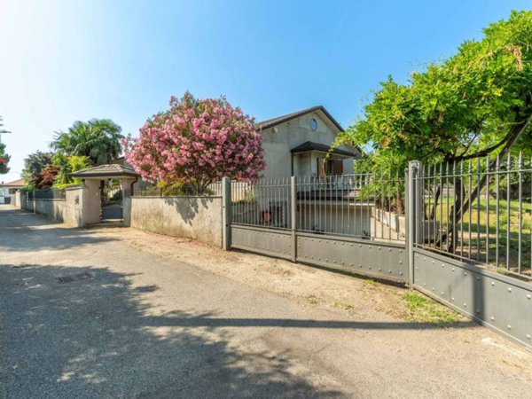 casa indipendente in vendita a San Giorgio su Legnano