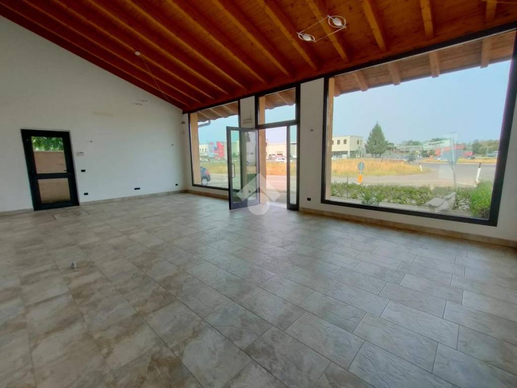negozio in vendita a San Giorgio su Legnano