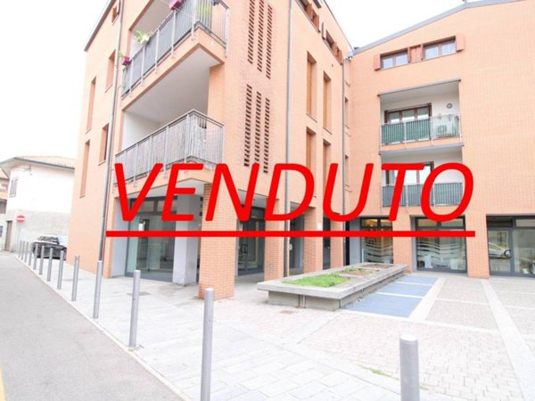 negozio in vendita a San Giorgio su Legnano