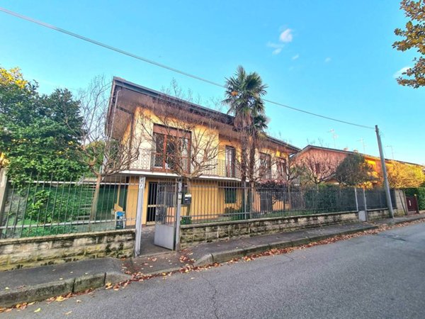 casa indipendente in vendita a San Giorgio su Legnano