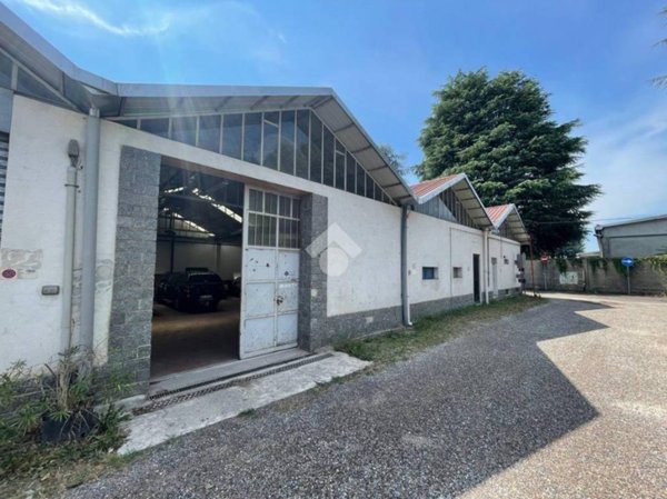 locale commerciale in vendita a San Giorgio su Legnano