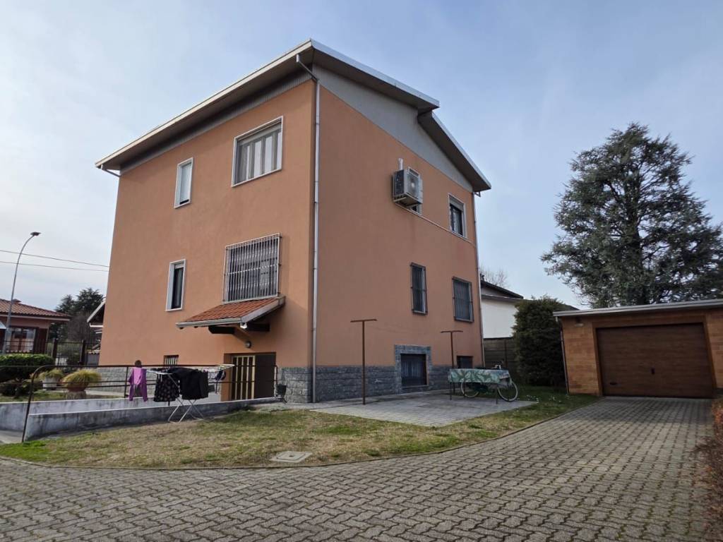 casa indipendente in vendita a San Giorgio su Legnano