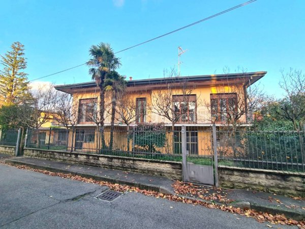 casa indipendente in vendita a San Giorgio su Legnano