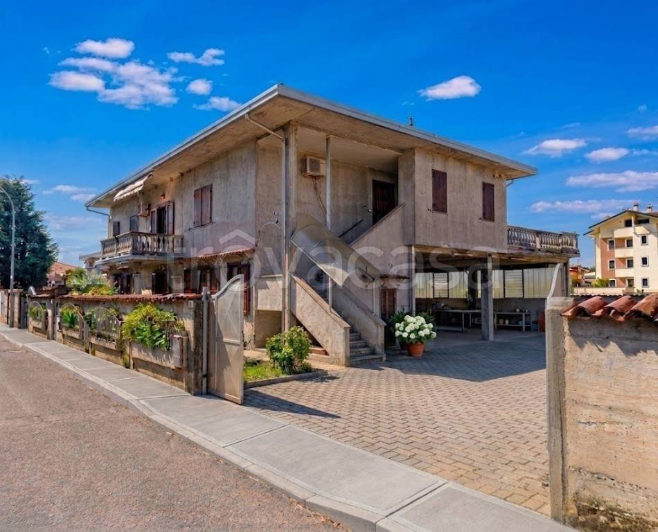 casa indipendente in vendita a San Giorgio su Legnano