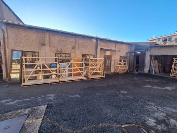 locale commerciale in vendita a San Giorgio su Legnano