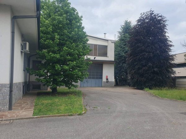 locale commerciale in vendita a San Giorgio su Legnano