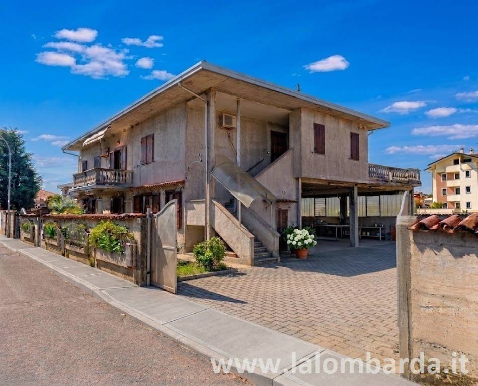 casa indipendente in vendita a San Giorgio su Legnano